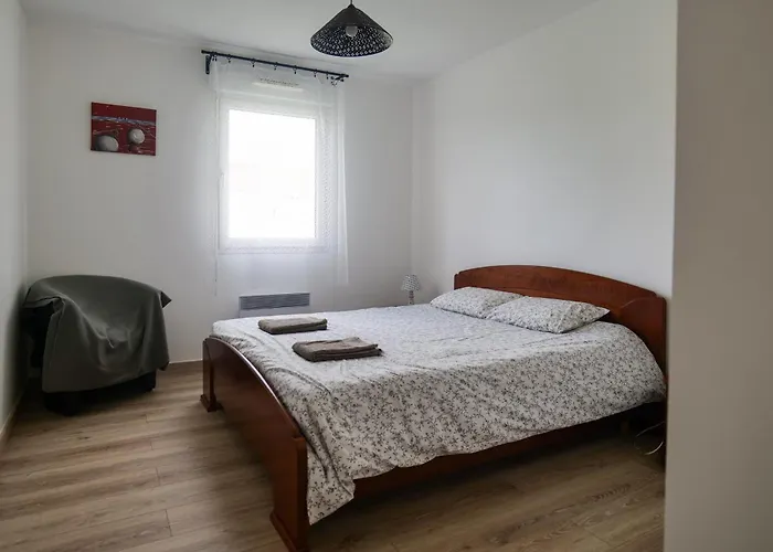 Apartmán Dans Au Calme Avec Piscine